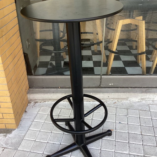 Stand used, 6 solid metal stands and 9 stands with metal base and wooden top
