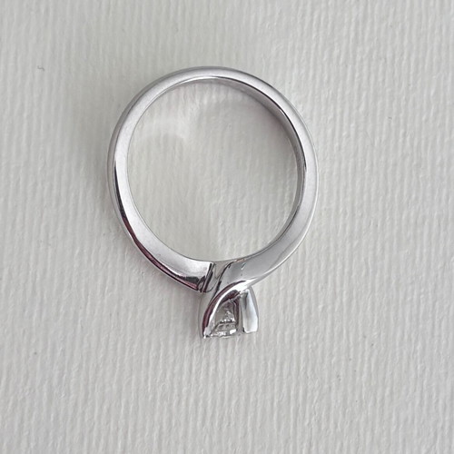 Solitaire ring white gold k18 with diamond like new