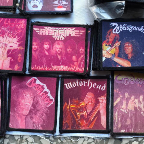 Vintage υφασμάτινα ράμματα σετ 28 με heavy metal συγκροτήματα 1980, καινούργιο