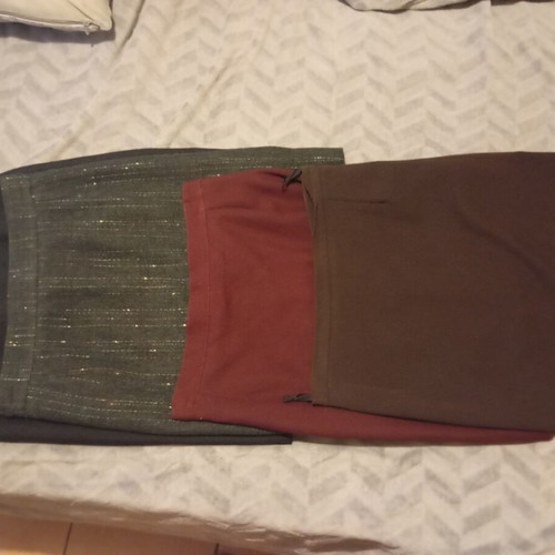 Pencil skirts like new, pack of 4, size S, black and brown