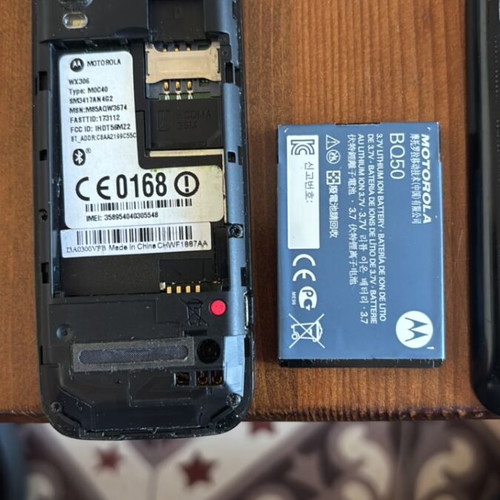 Set of 5 button phones like new
