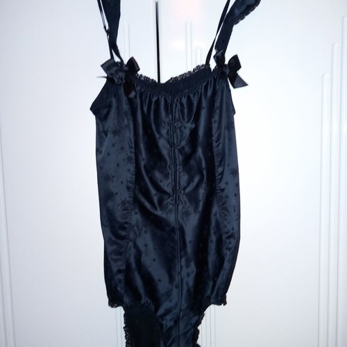Lida satin bodysuit like new, medium, black