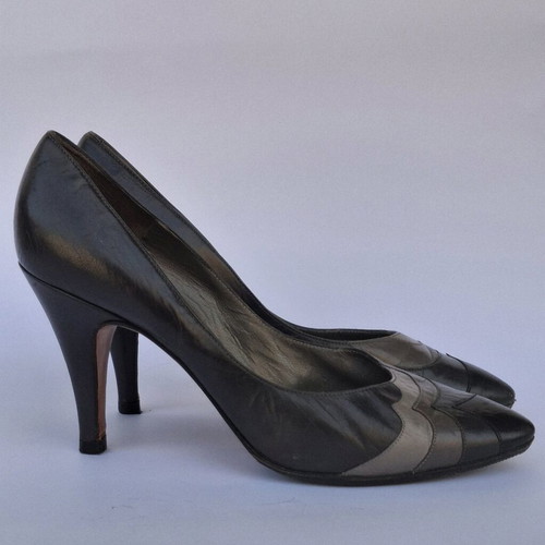 Vintage Kaiser leather pumps like new, black and gray