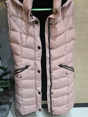 Pink sleeveless jacket with inner fur like new