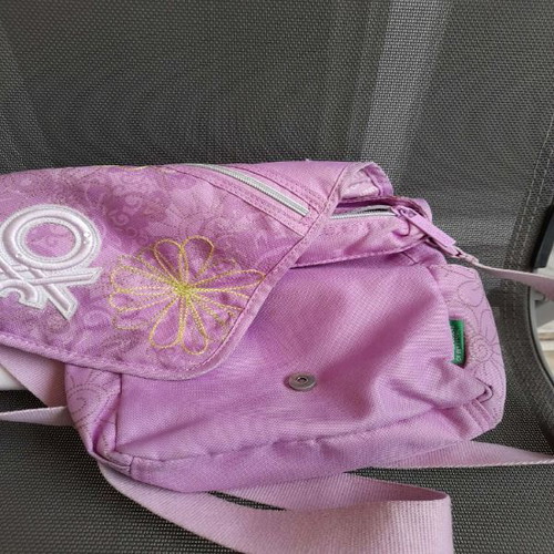 Benetton shoulder bag pink-lilac like new with embroidered flowers