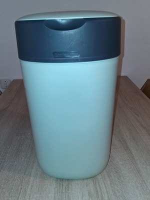 Tommee Tippee Twist and Click Diaper Disposal Bin blue used