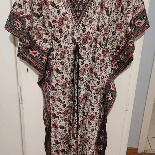 Wide mid-length dress new, one size