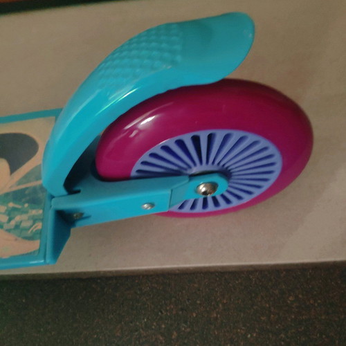 Frozen scooter with 2 wheels and adjustable handlebar, new