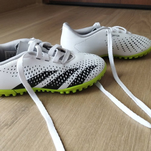 Adidas Predator kids football shoes size 28 like new, white