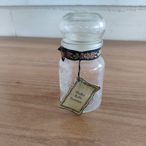 Glass storage container with airtight lid like new