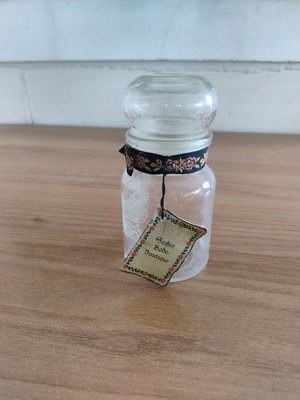 Glass storage container with airtight lid like new