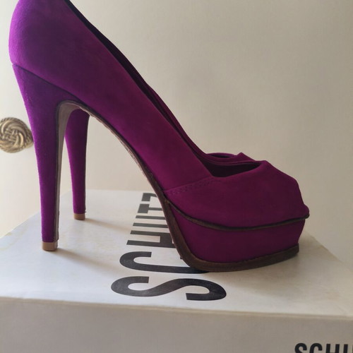 Schutz suede pumps magenta size 40 used