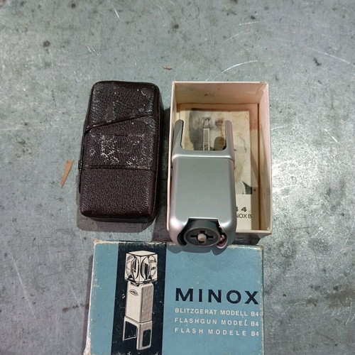 Minox flashgun model B4 σαν καινούργιο
