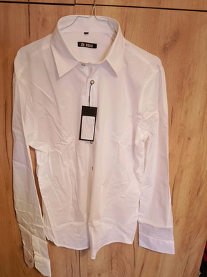 De Novo white shirt new with skull embroidery size L
