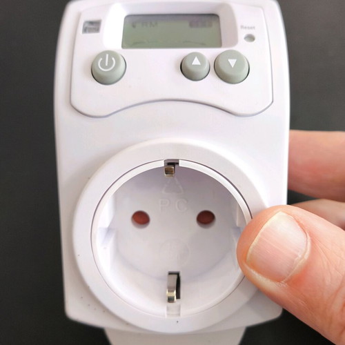 Plug-in thermostat like new