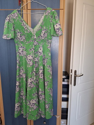 Floral midi dress like new, green with purple flowers, Desiree