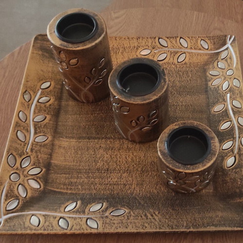 Decorative tray with 3 bases for tealights used