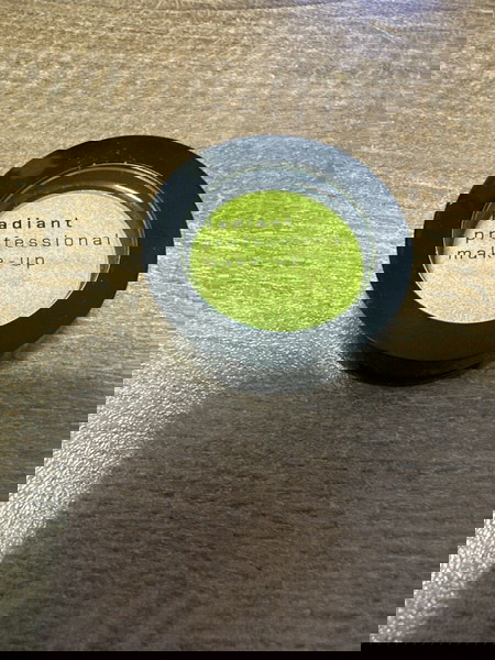 Radiant Color Metallic Σκιά Ματιών σε Στερεή Μορφή 22 Chartreuse