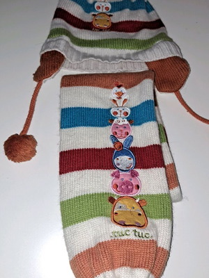 Tuc Tuc scarf and hat set multicolor like new for ages 2-4