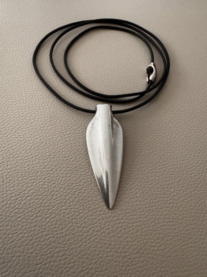 Minas necklace like new