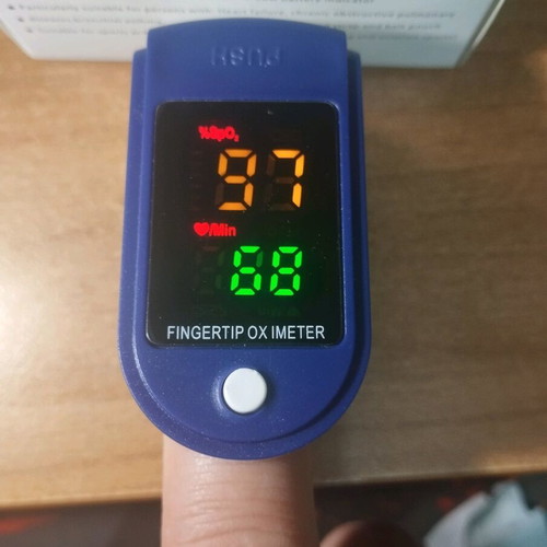 Fingertip pulse oximeter like new with fast display