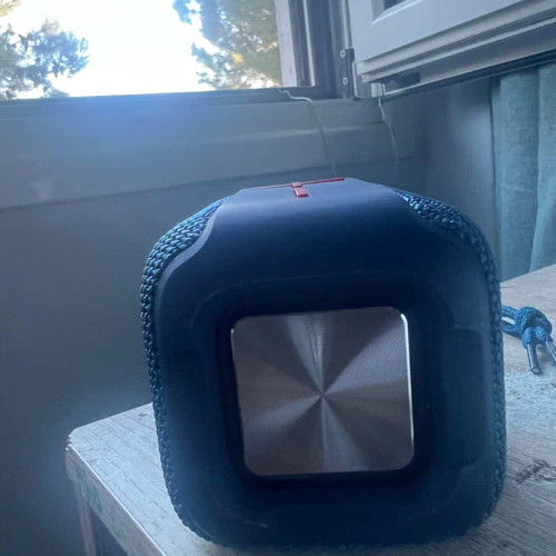 Turbox Speaker Bluetooth speaker like new, portable