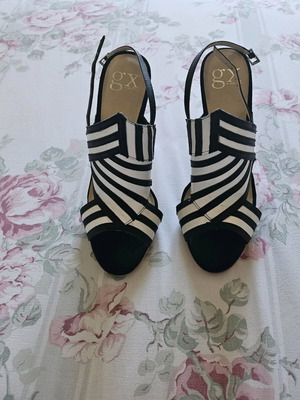 Women slingbacks gx by GWEN STEFANI new, size 39, black-white