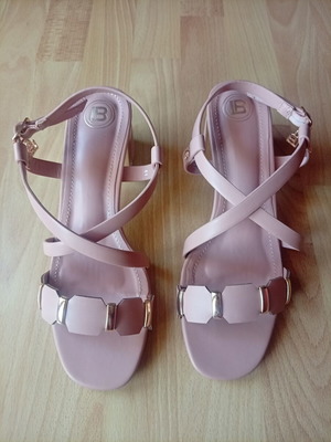 Laura Biagiotti leather sandals size 41 like new, pink