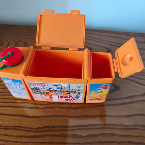 Kelloggs collectible breakfast box new with mascot