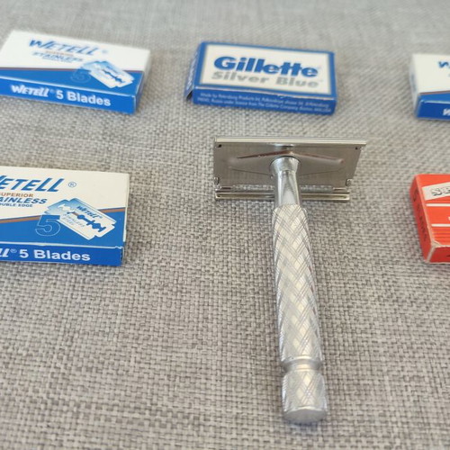 Gillette Tech vintage safety razor made in England with 5 blade packs gift