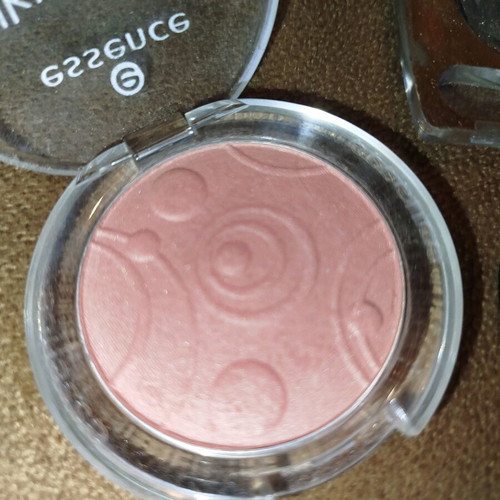Eyeshadows slightly used with free blush gift