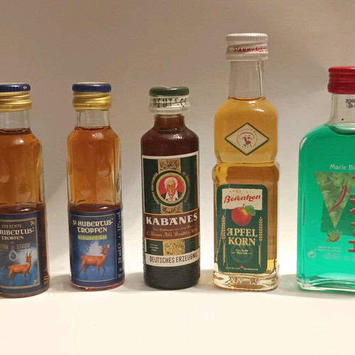 Liqueur miniatures like new, pack of 9 pieces