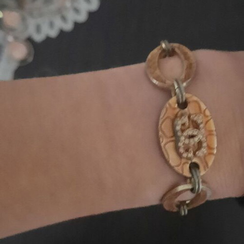 Guess vintage beige gold bracelet with rings and logo strass used