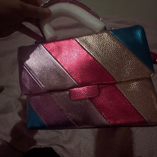Метализирана чанта нова с етикети цветна crossbody