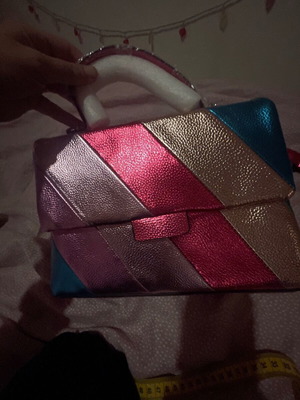 Метализирана чанта нова с етикети цветна crossbody
