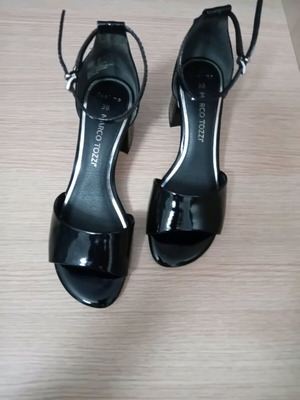 Marco Tozzi black patent leather sandals size 38 like new