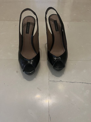 Zara pip toe black patent leather shoes like new