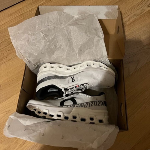 On Cloud Monster 2 women's running shoes size 40 new, white