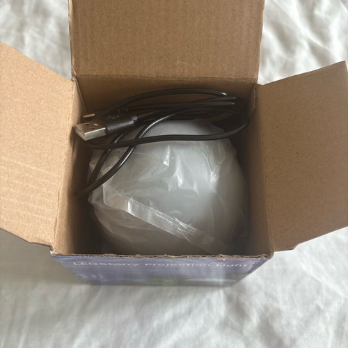 Xmas LED Starry Projection Light like new with wire and accessories