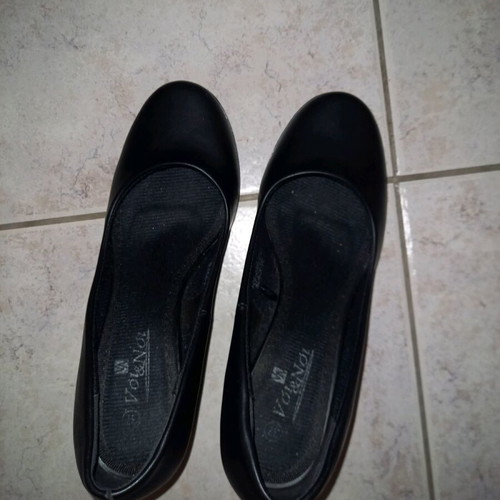 Black pumps size 37 like new