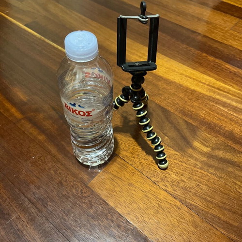 Mobile phone stand 14cm like new