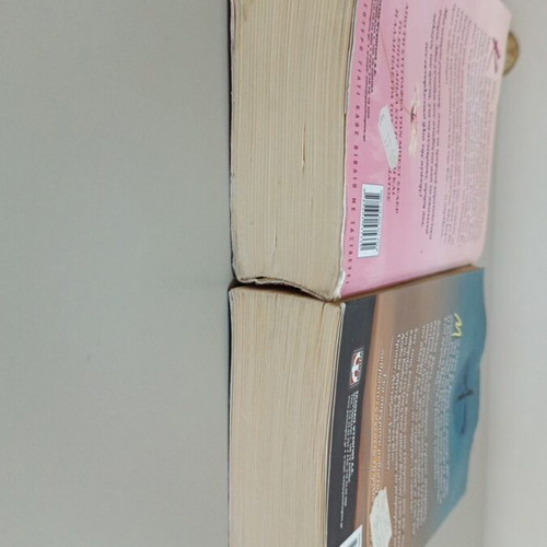 Lena Manta books used, pack of 2