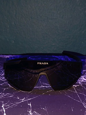 Γυαλιά ηλίου Prada Linea Rossa Impavid καινούργια, μαύρα