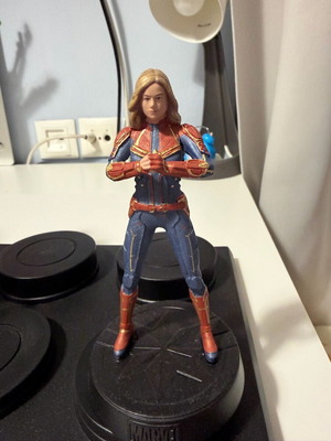Captain Marvel (Carol Danvers) figure like new