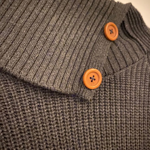 Long sweater like new, size Medium