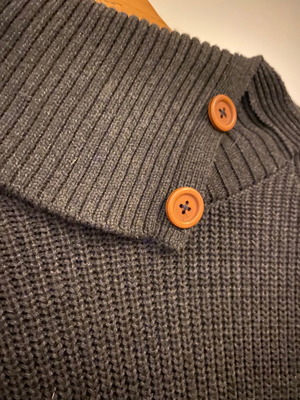 Long sweater like new, size Medium