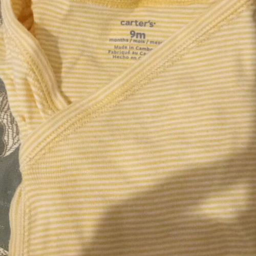 Carter's baby bodysuits like new, pack of 2 for 9 months