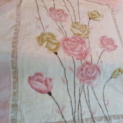 Velveteen double blanket new with double-sided design and embossed flowers