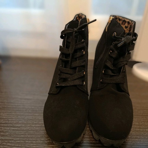 Suede black leopard ankle boots like new, size 40