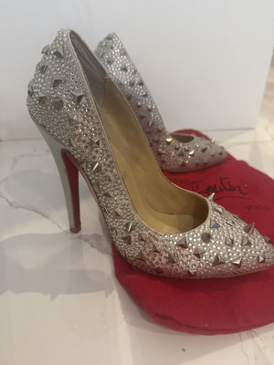 Louboutin collectible pumps size 37 like new, grey